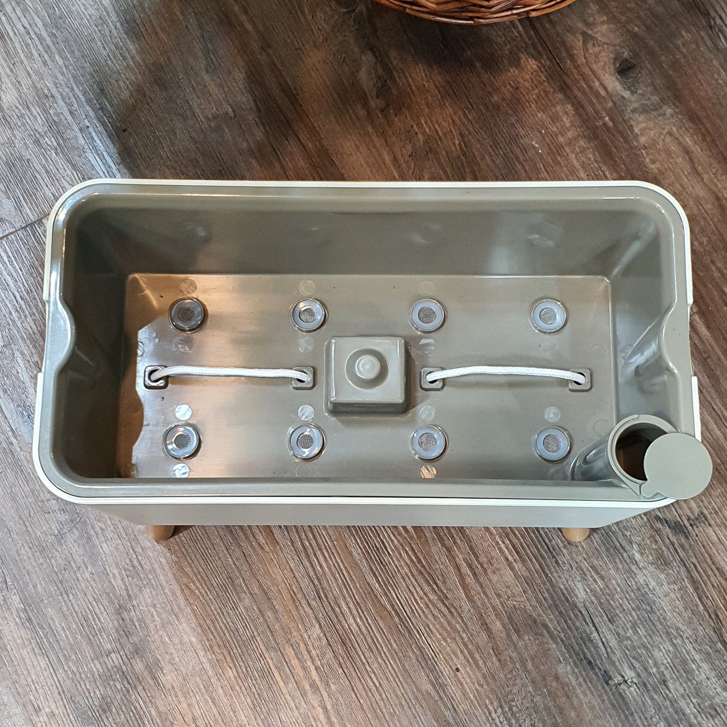 Smart Rectangular White Pot with wooden legs (IS Series PA11/a)