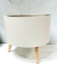 Load image into Gallery viewer, Smart Large White Round Pot with short wooden legs (PA16/2)
