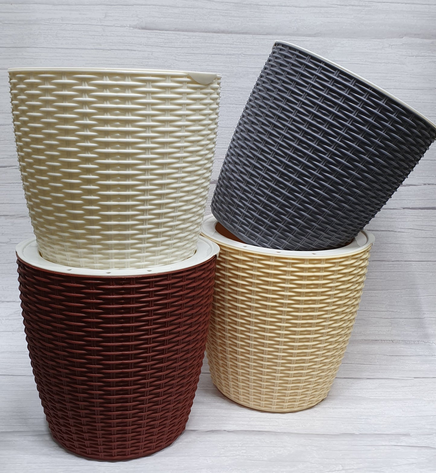 Rattan (large) self watering pot