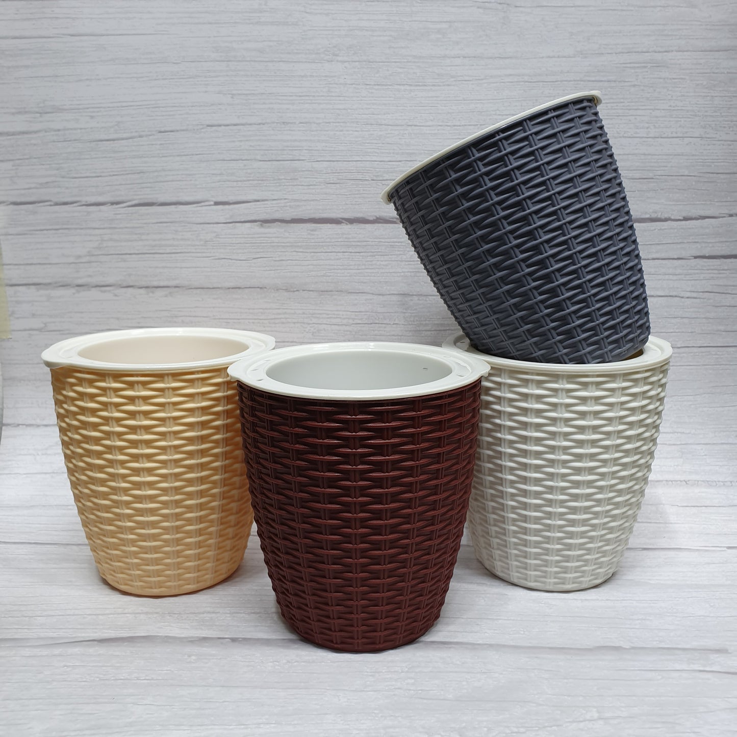 Rattan (medium) self watering pots