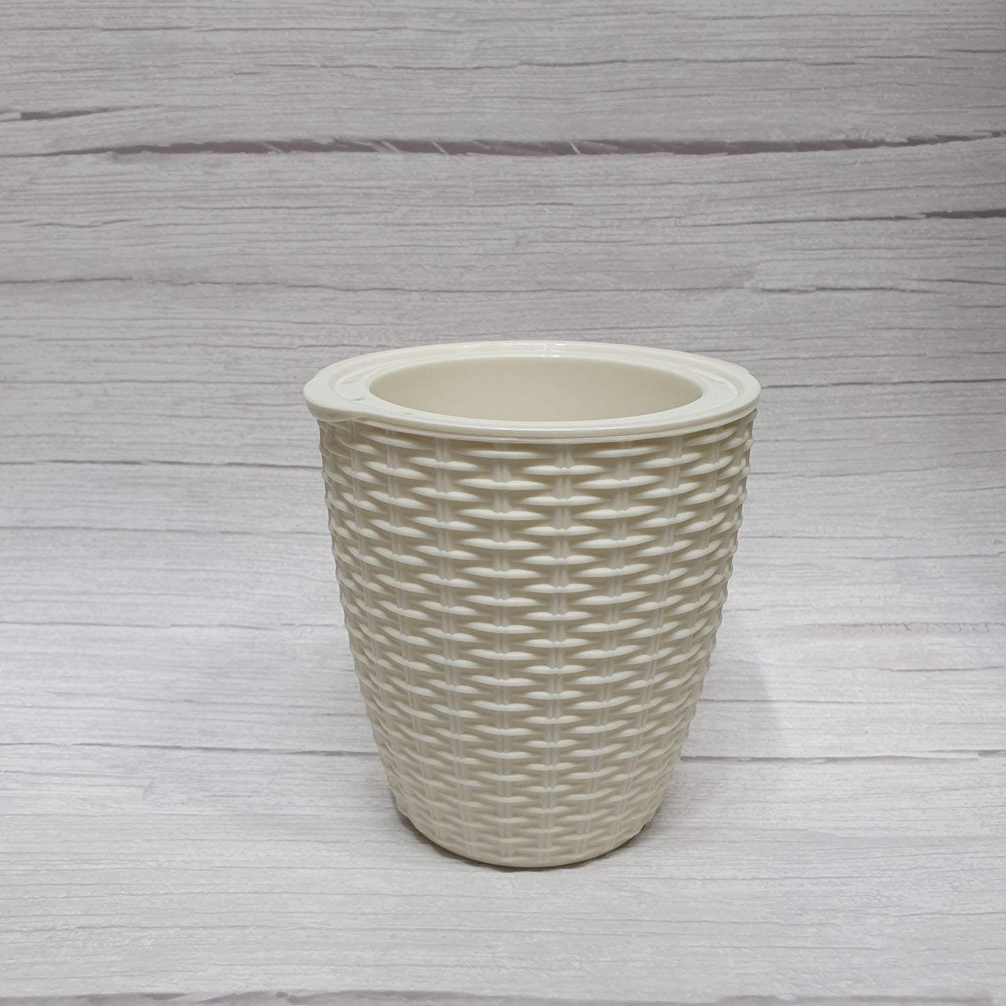 Rattan (medium) self watering pots