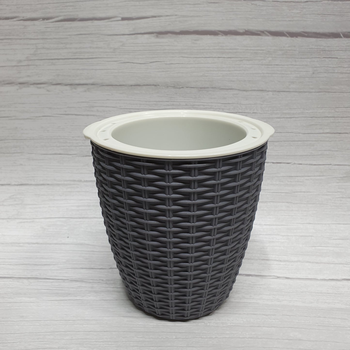 Rattan (medium) self watering pots